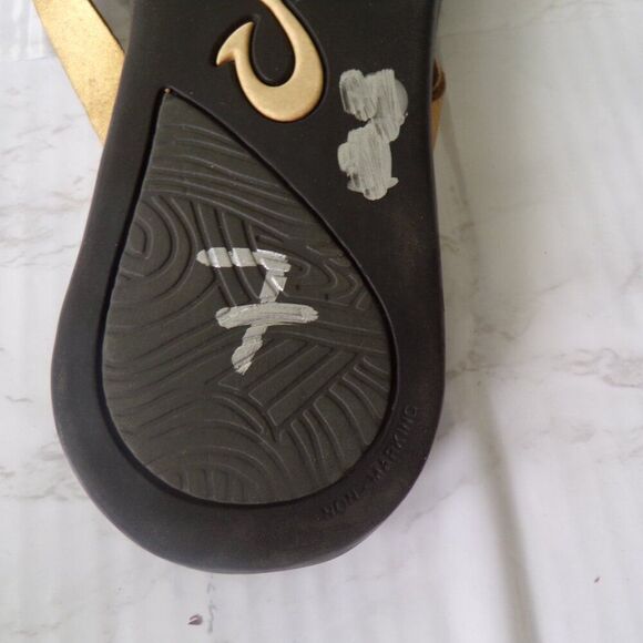 Olukai leather gold flip flops 7 - Picture 8 of 8